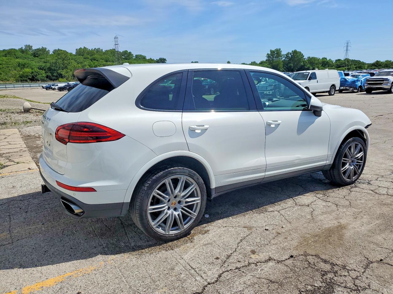 2018 PORSCHE CAYENNE photo 3