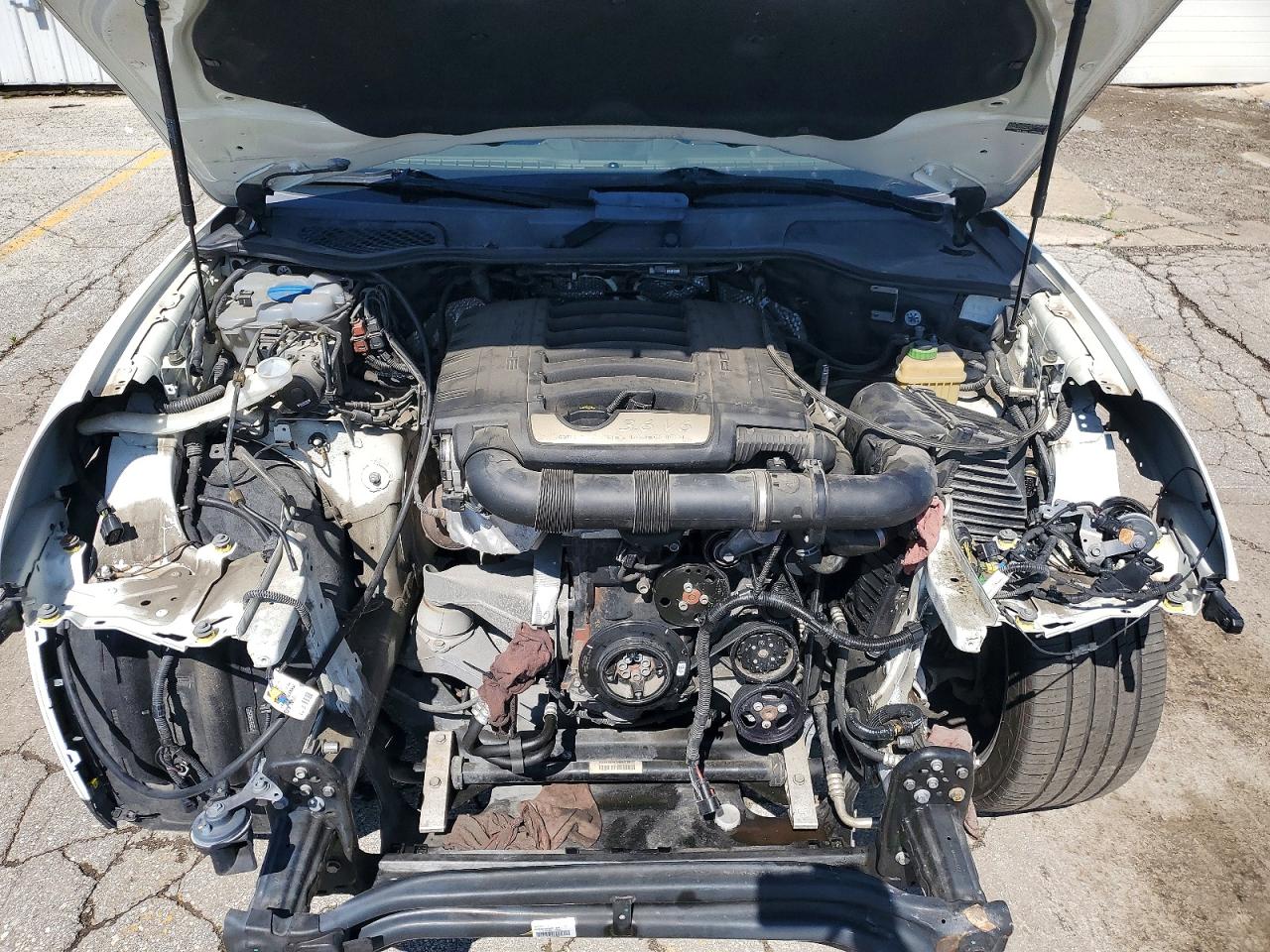 2018 PORSCHE CAYENNE photo 12