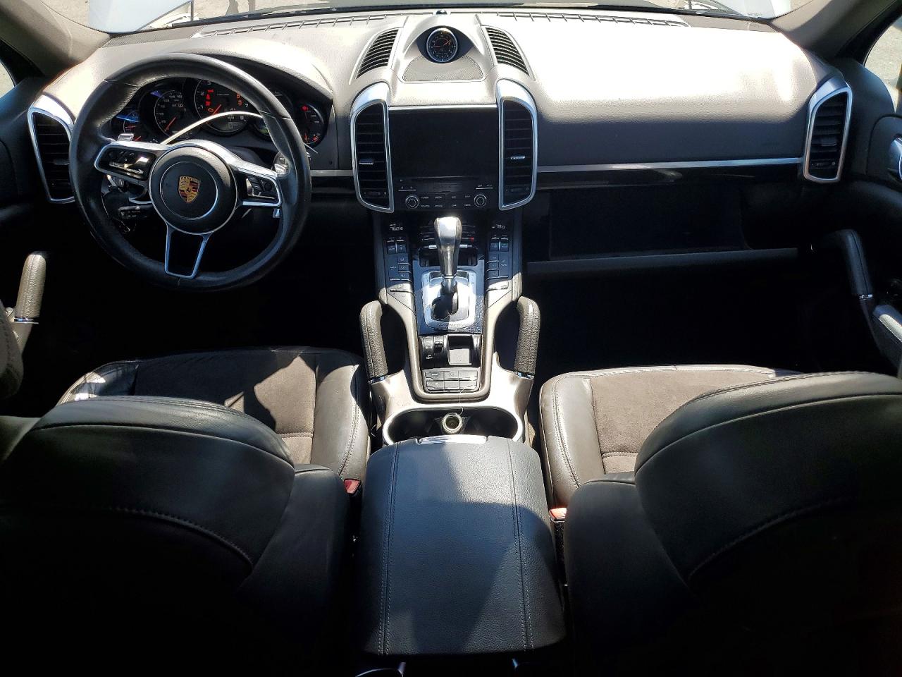 2018 PORSCHE CAYENNE photo 8