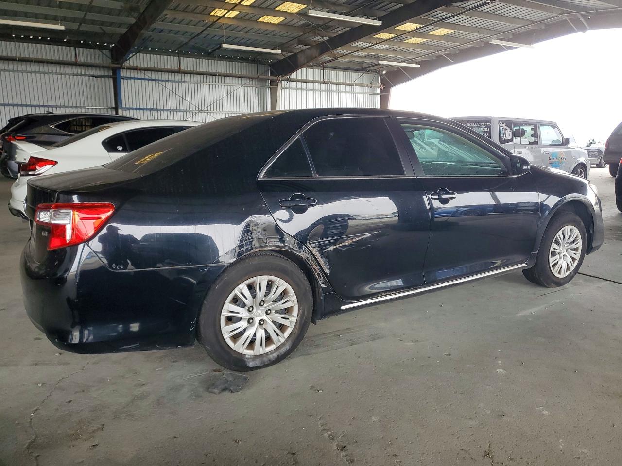 2012 TOYOTA CAMRY LE photo 3