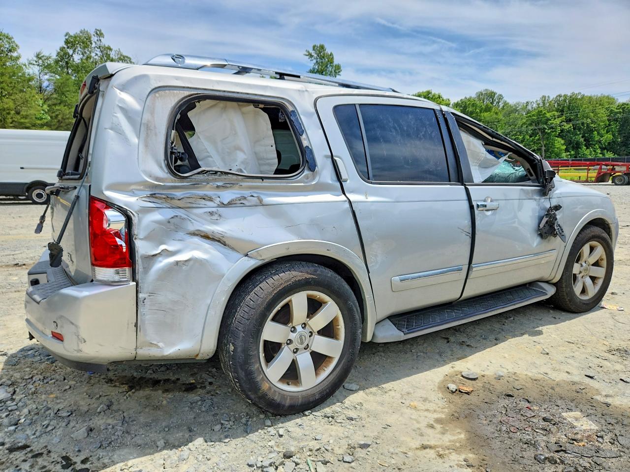 2011 NISSAN ARMADA SV photo 5