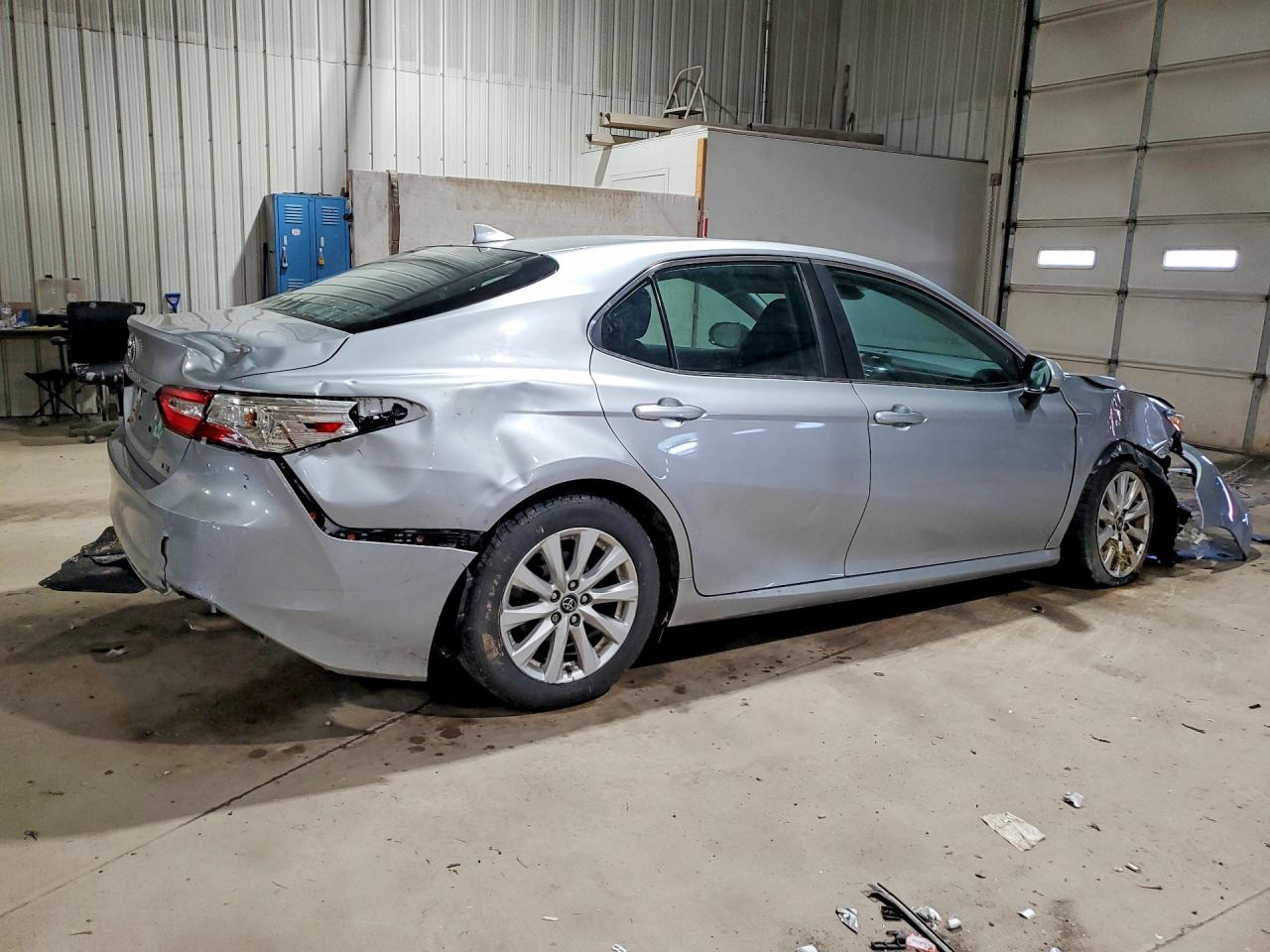 2019 TOYOTA CAMRY LE photo 7