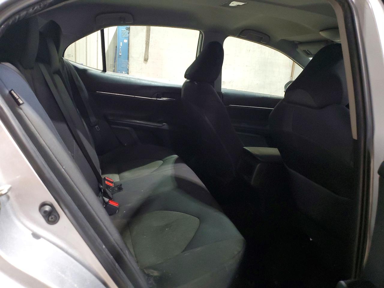 2019 TOYOTA CAMRY LE photo 28