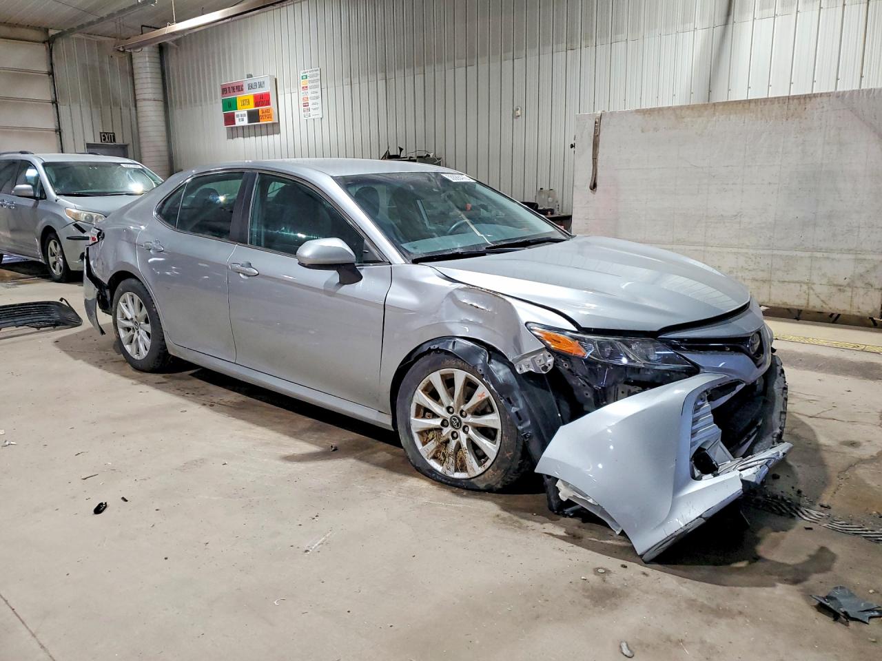 2019 TOYOTA CAMRY LE photo 10