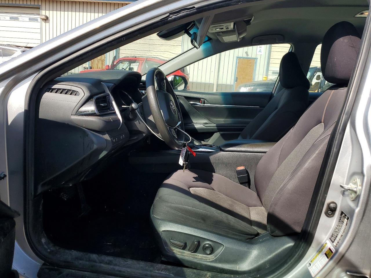 2019 TOYOTA CAMRY LE photo 19