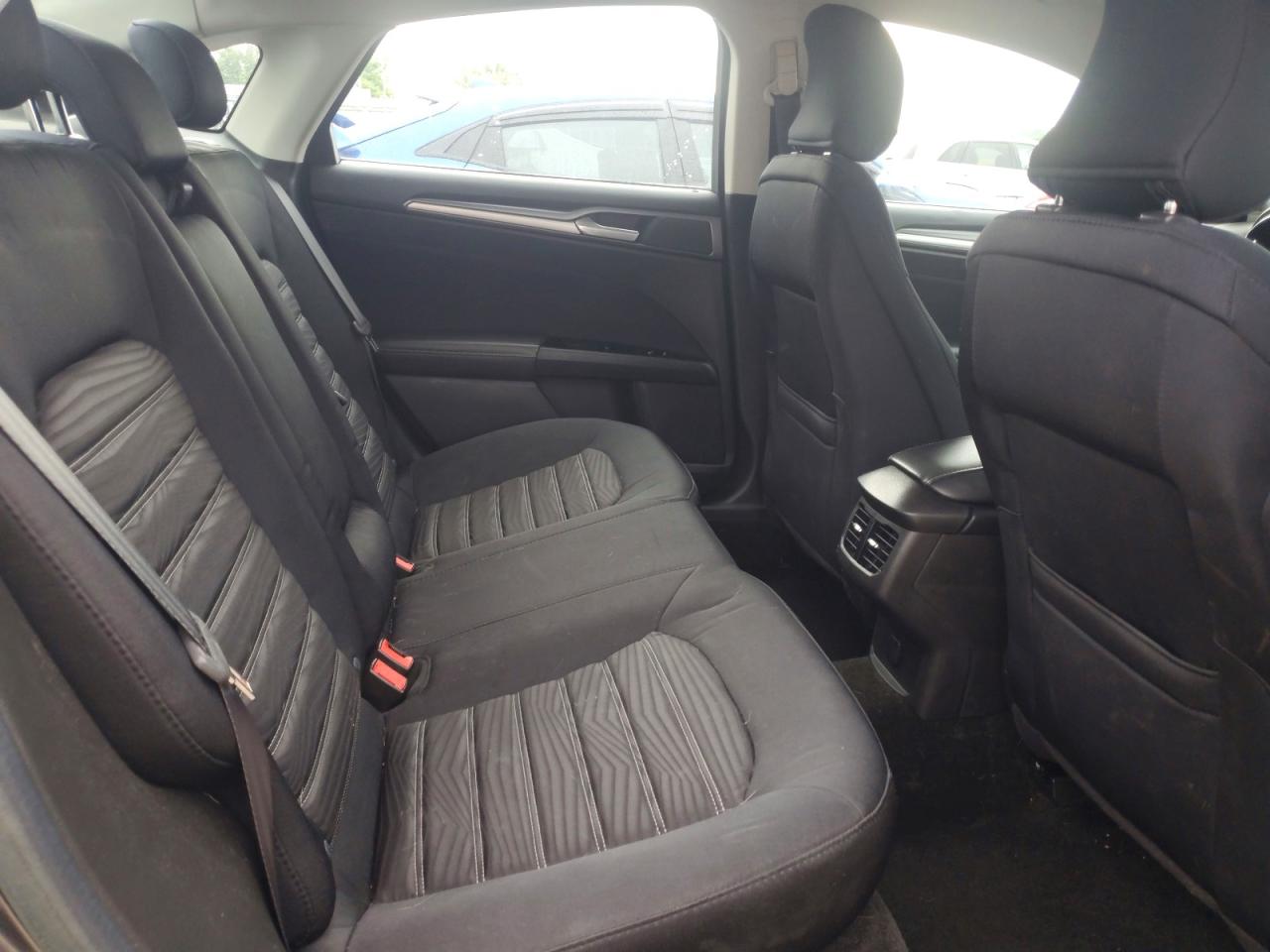 2016 FORD FUSION SE photo 19