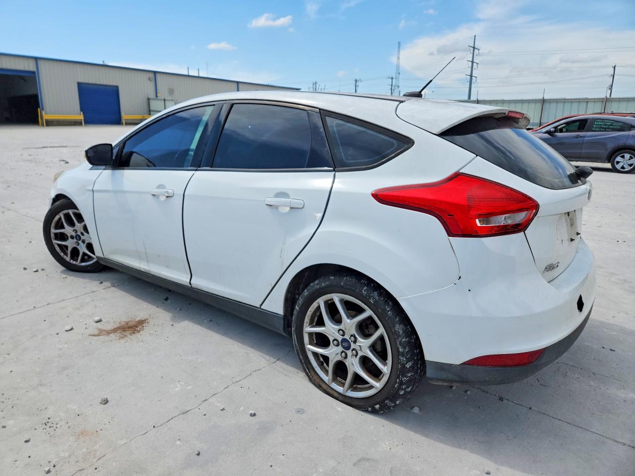2015 FORD FOCUS SE photo 3