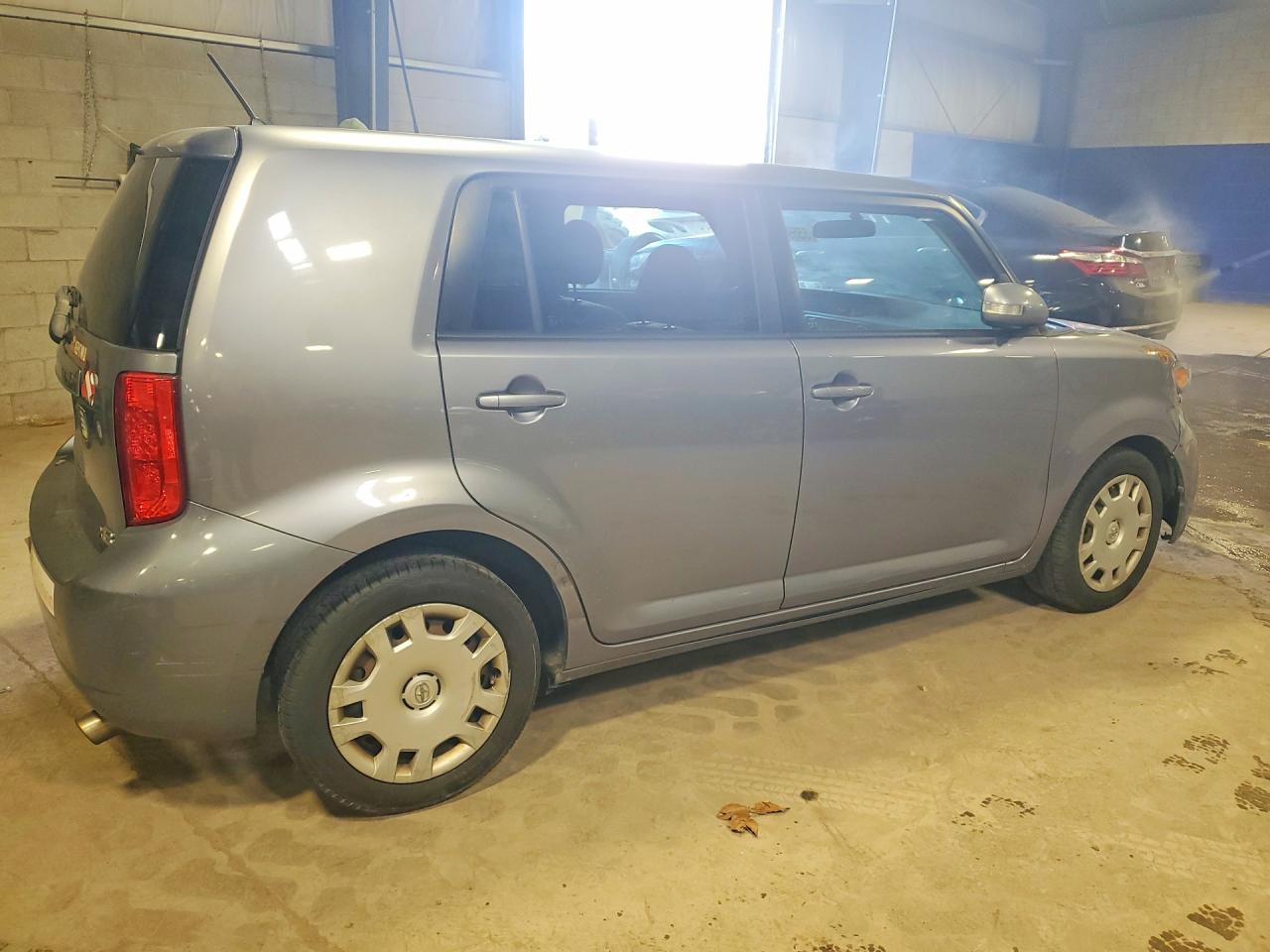 2010 TOYOTA SCION XB photo 3