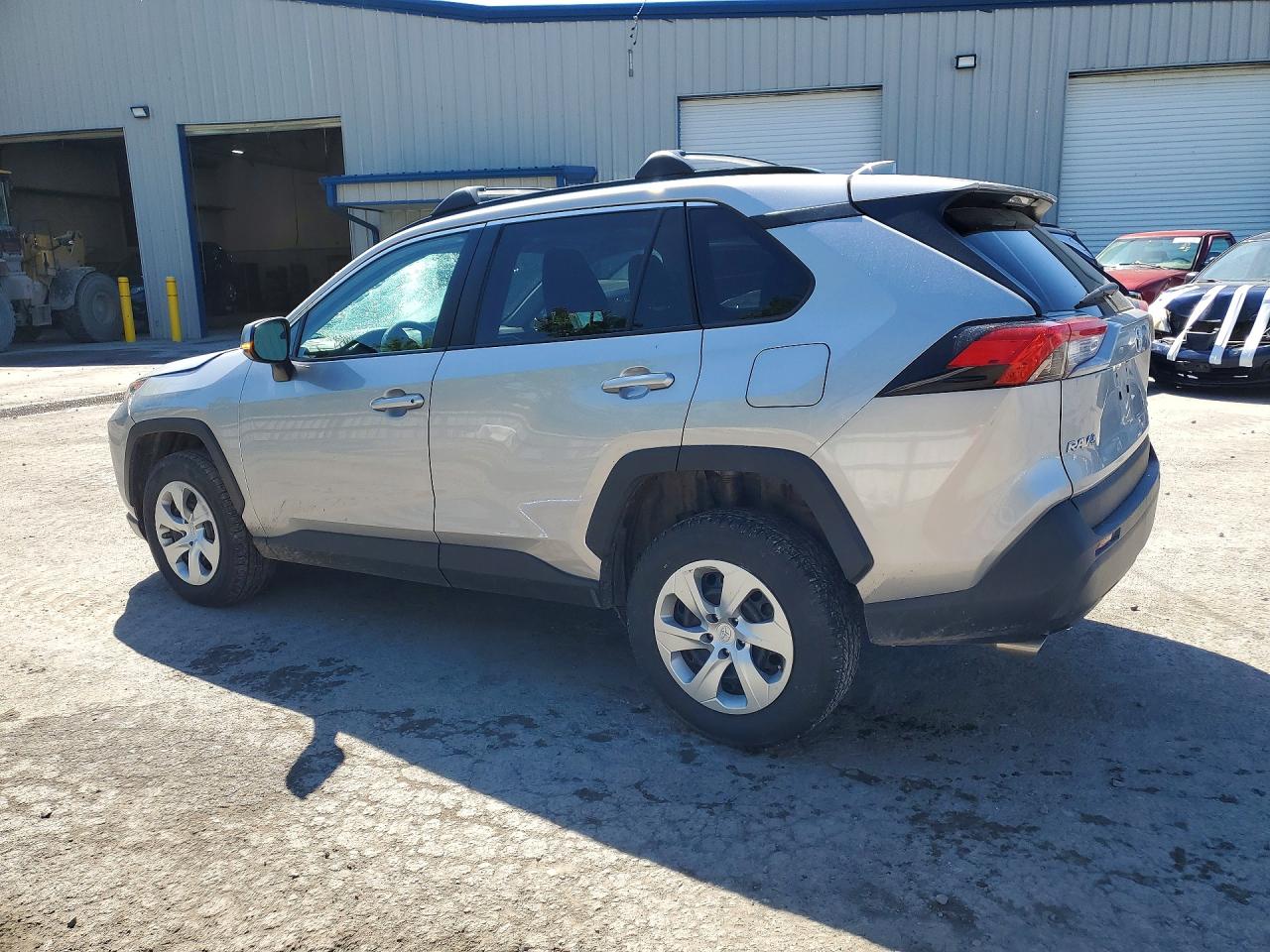 2019 TOYOTA RAV4 LE photo 4