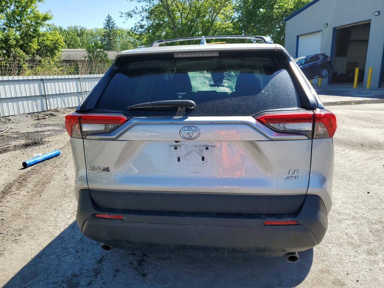 2019 TOYOTA RAV4 LE photo 16