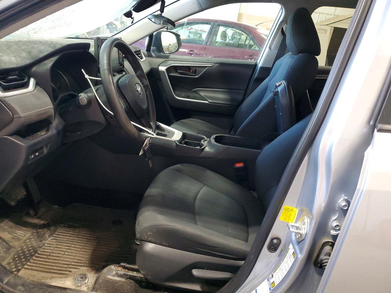 2019 TOYOTA RAV4 LE photo 19