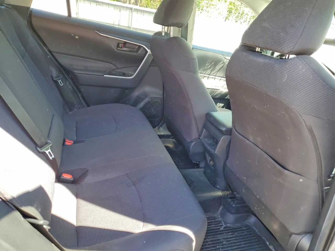 2019 TOYOTA RAV4 LE photo 31