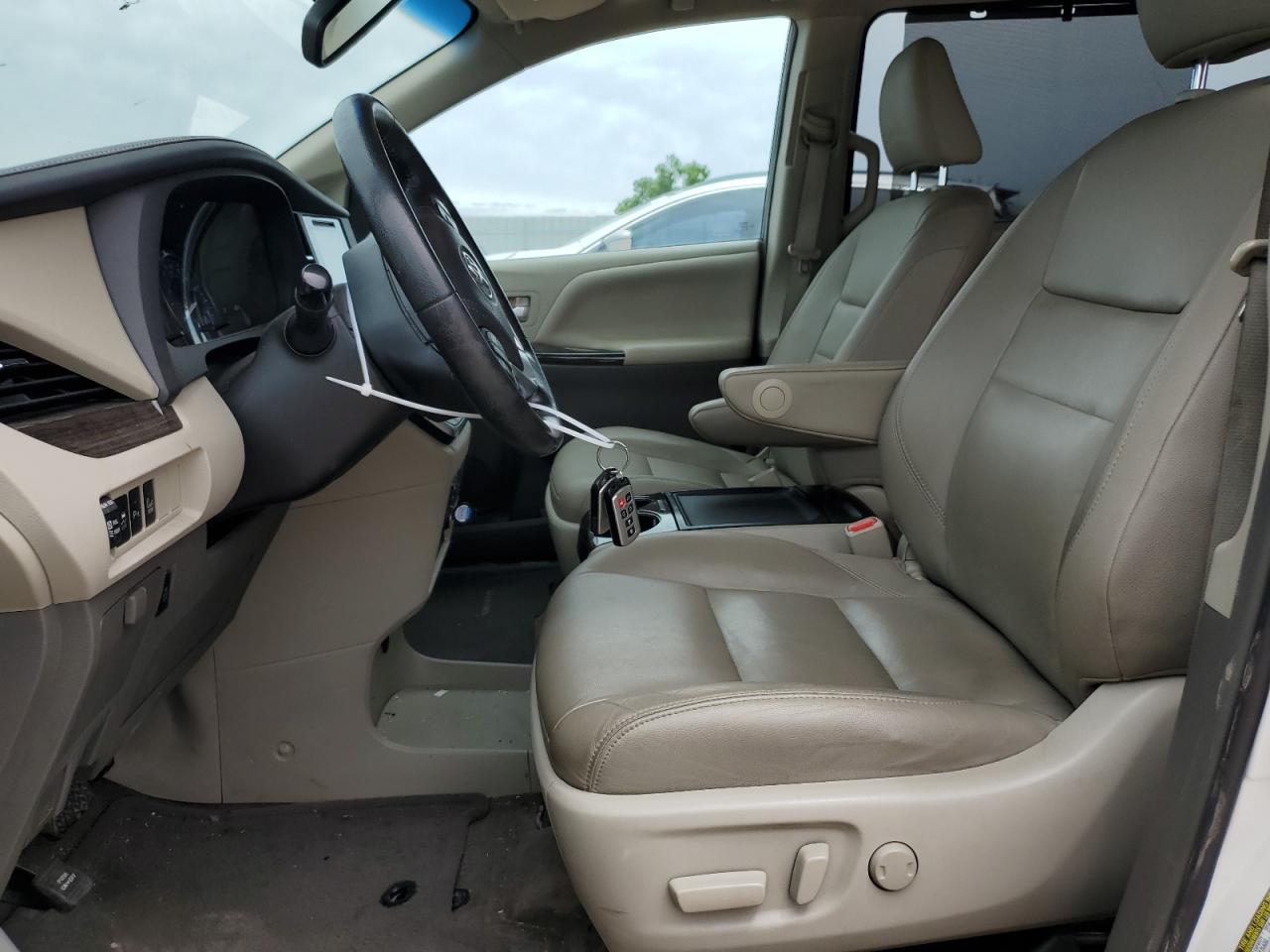 2015 TOYOTA SIENNA XLE 8-PASSENGER photo 13
