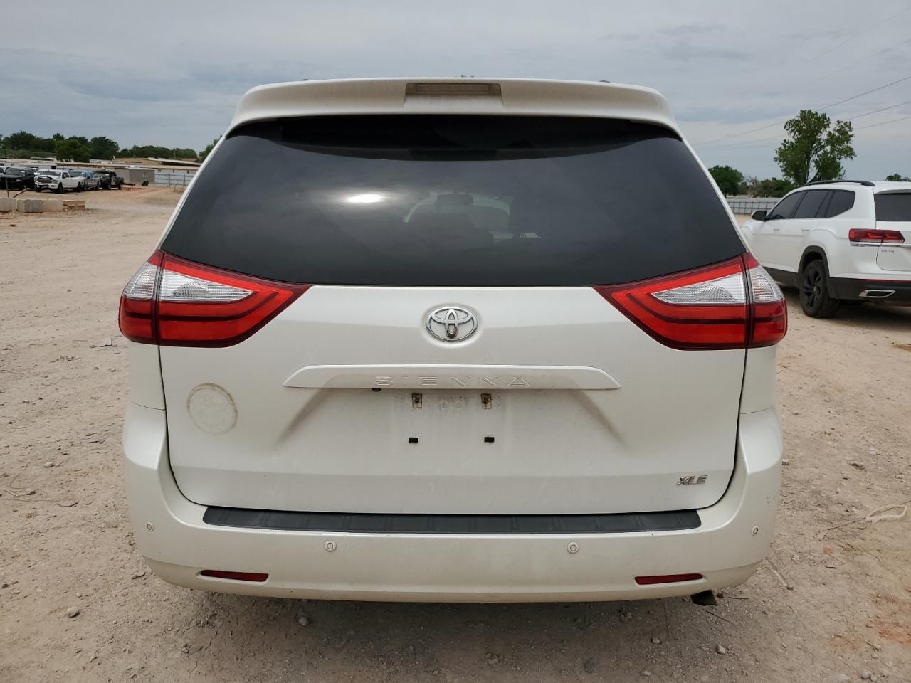 2015 TOYOTA SIENNA XLE 8-PASSENGER photo 11
