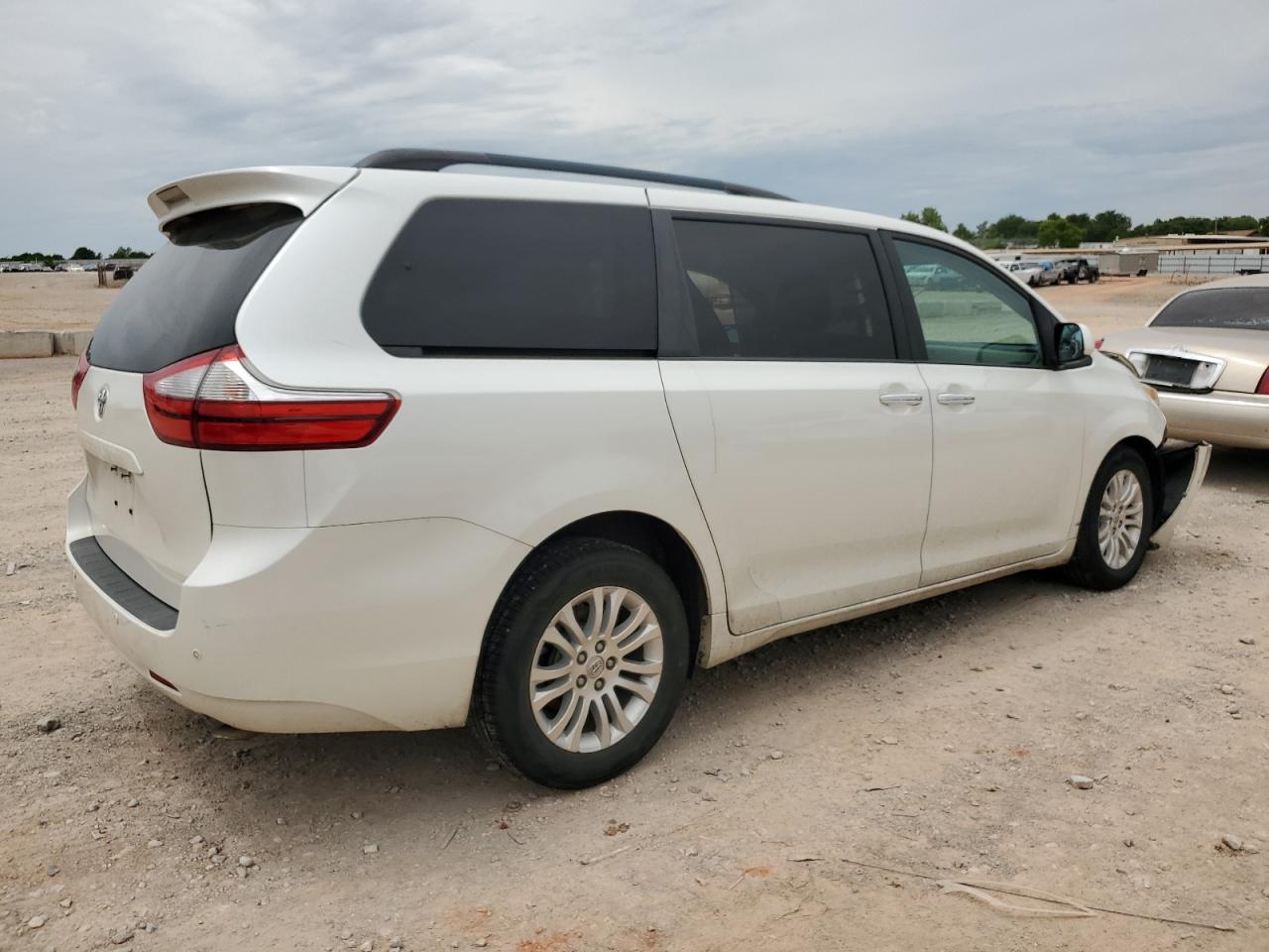 2015 TOYOTA SIENNA XLE 8-PASSENGER photo 5