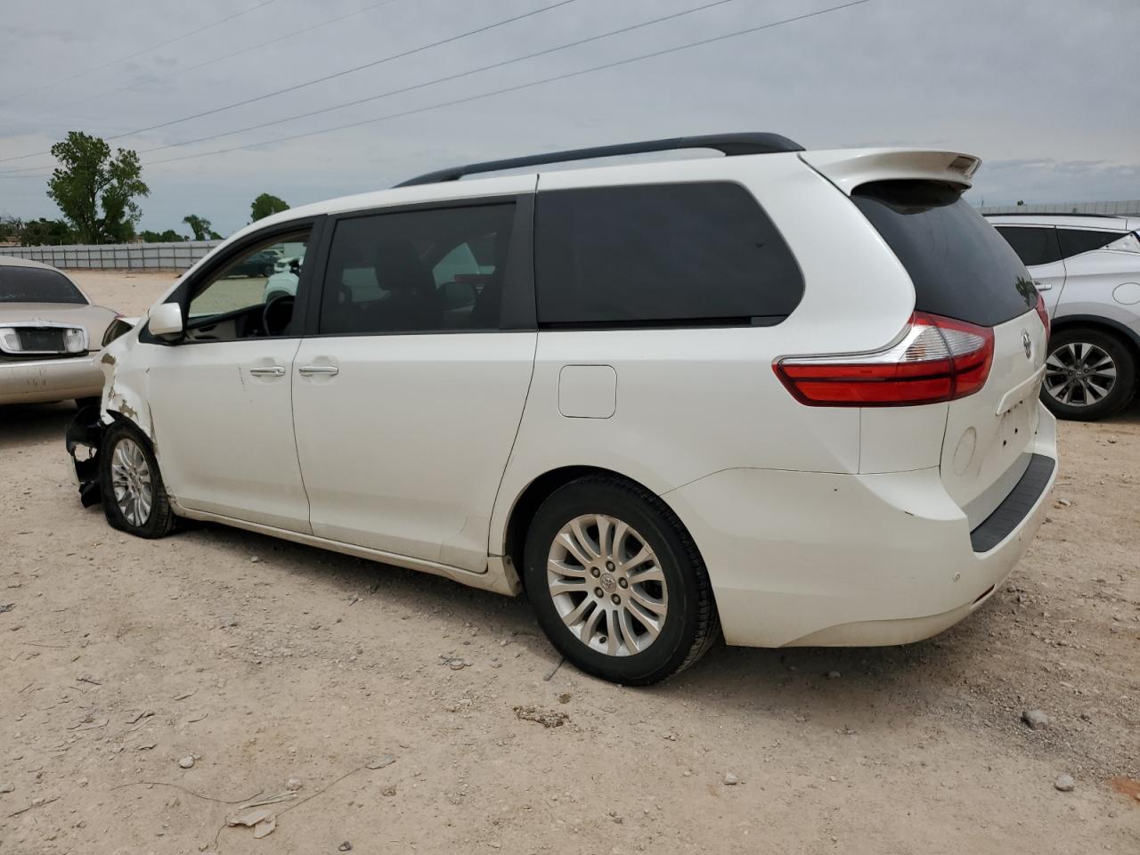 2015 TOYOTA SIENNA XLE 8-PASSENGER photo 3