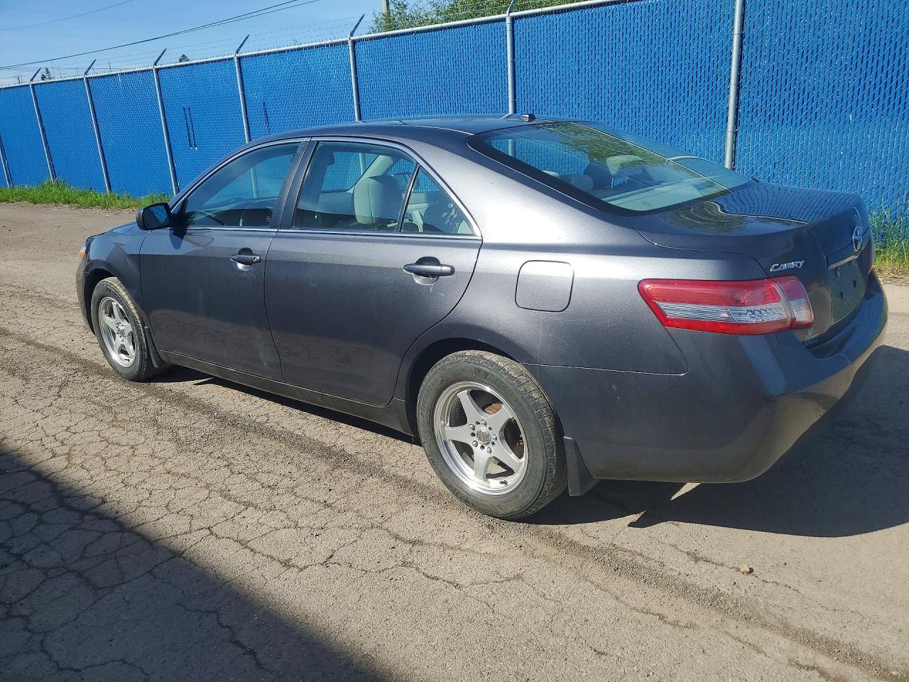 2010 TOYOTA CAMRY BASE photo 3