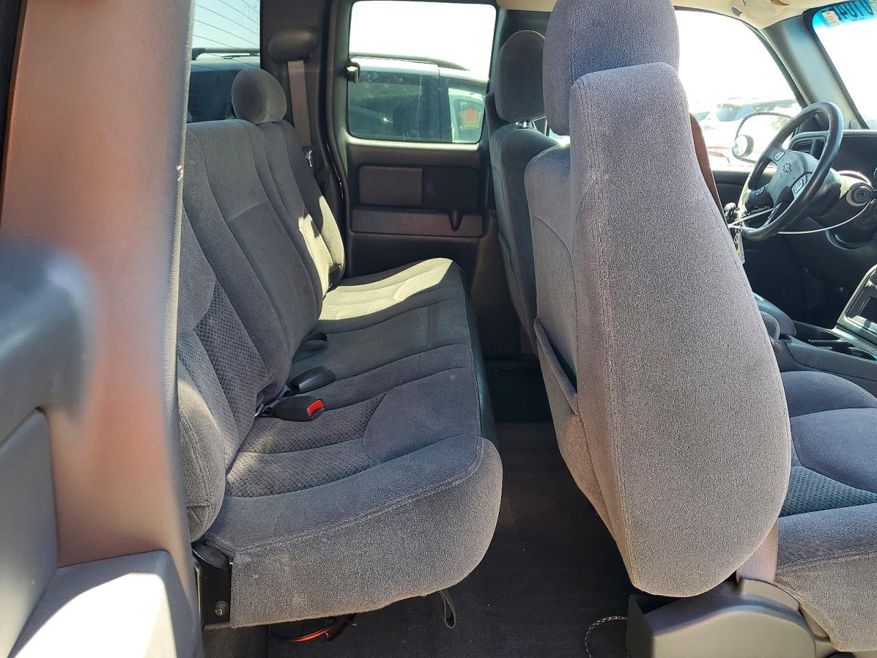 2005 CHEVROLET SILVERADO C1500 photo 28