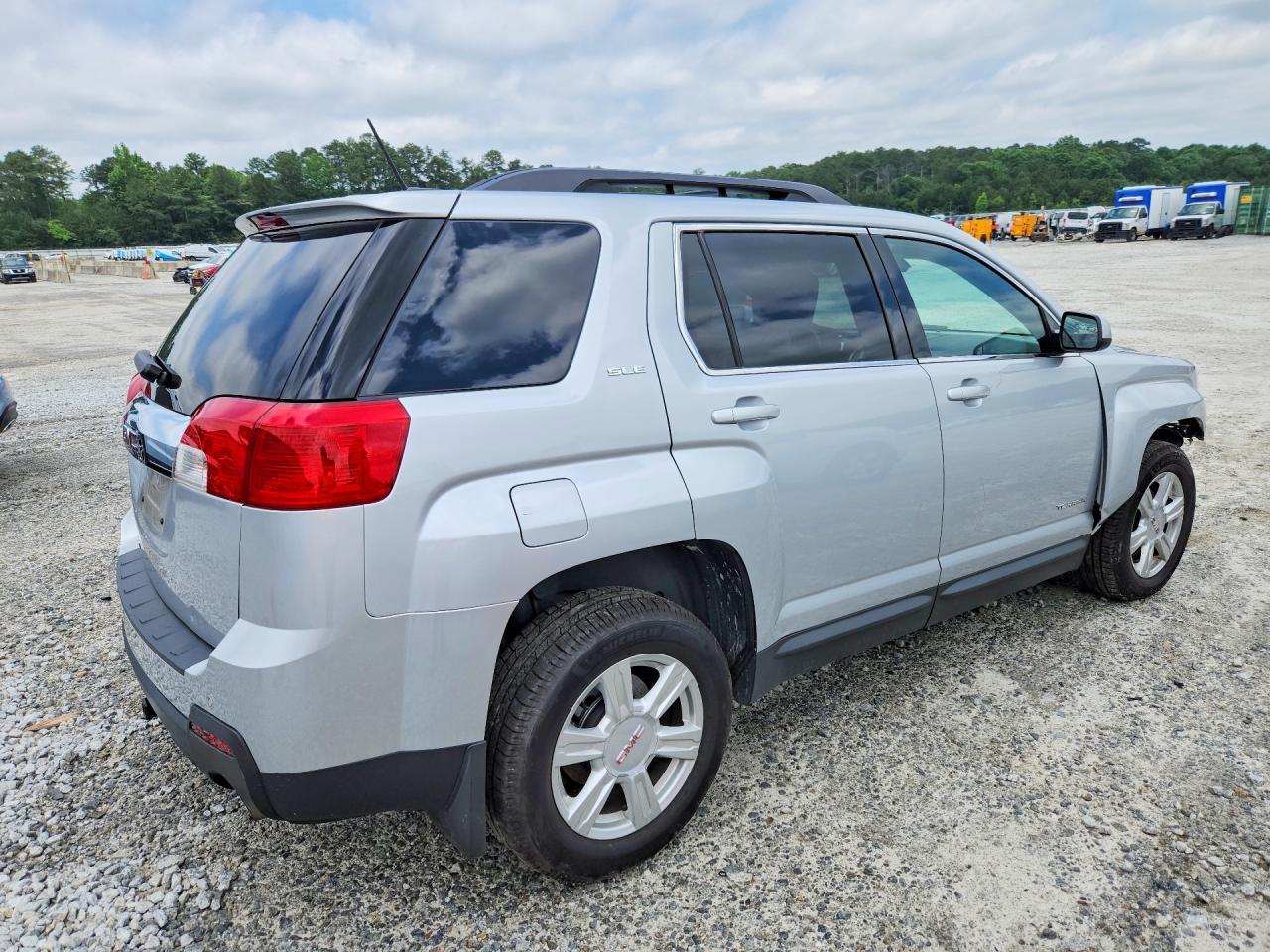2015 GMC TERRAIN SLE photo 5