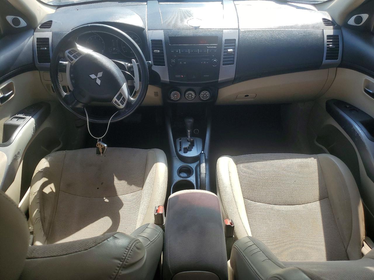 2011 MITSUBISHI OUTLANDER SE photo 8