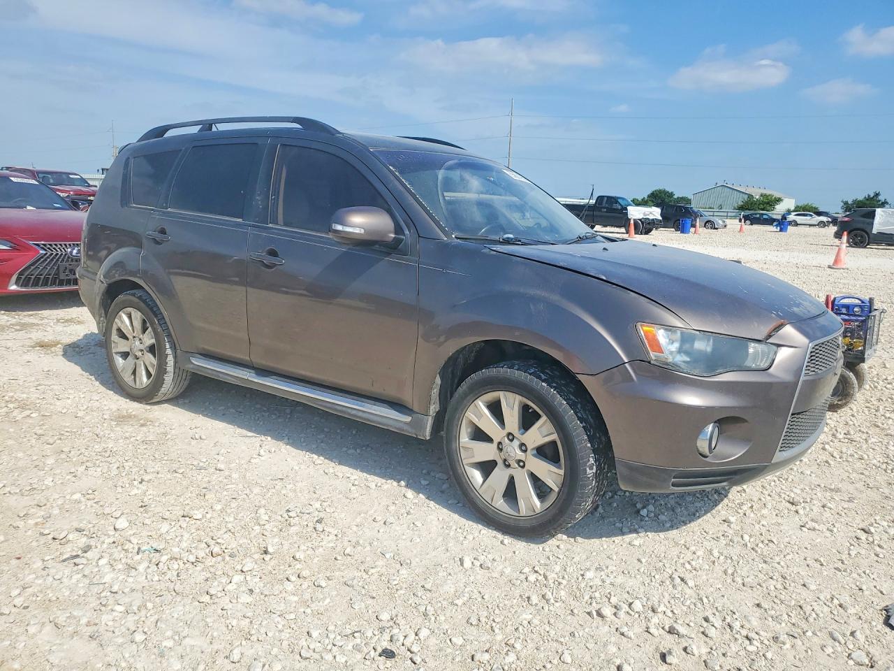 2011 MITSUBISHI OUTLANDER SE photo 4