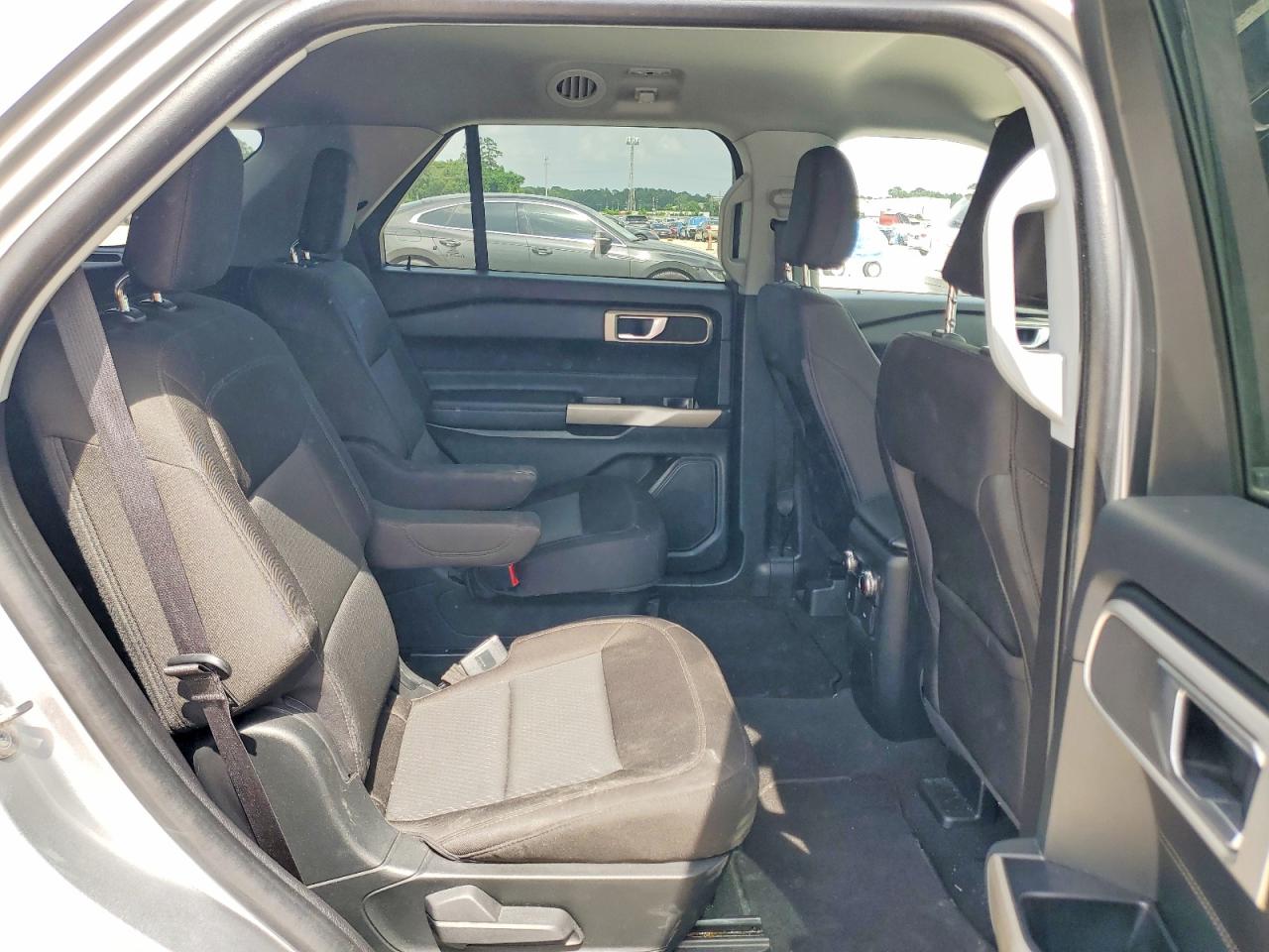 2023 FORD EXPLORER XLT photo 31