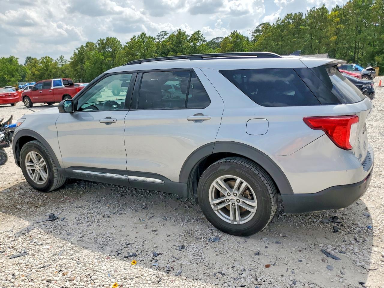 2023 FORD EXPLORER XLT photo 4