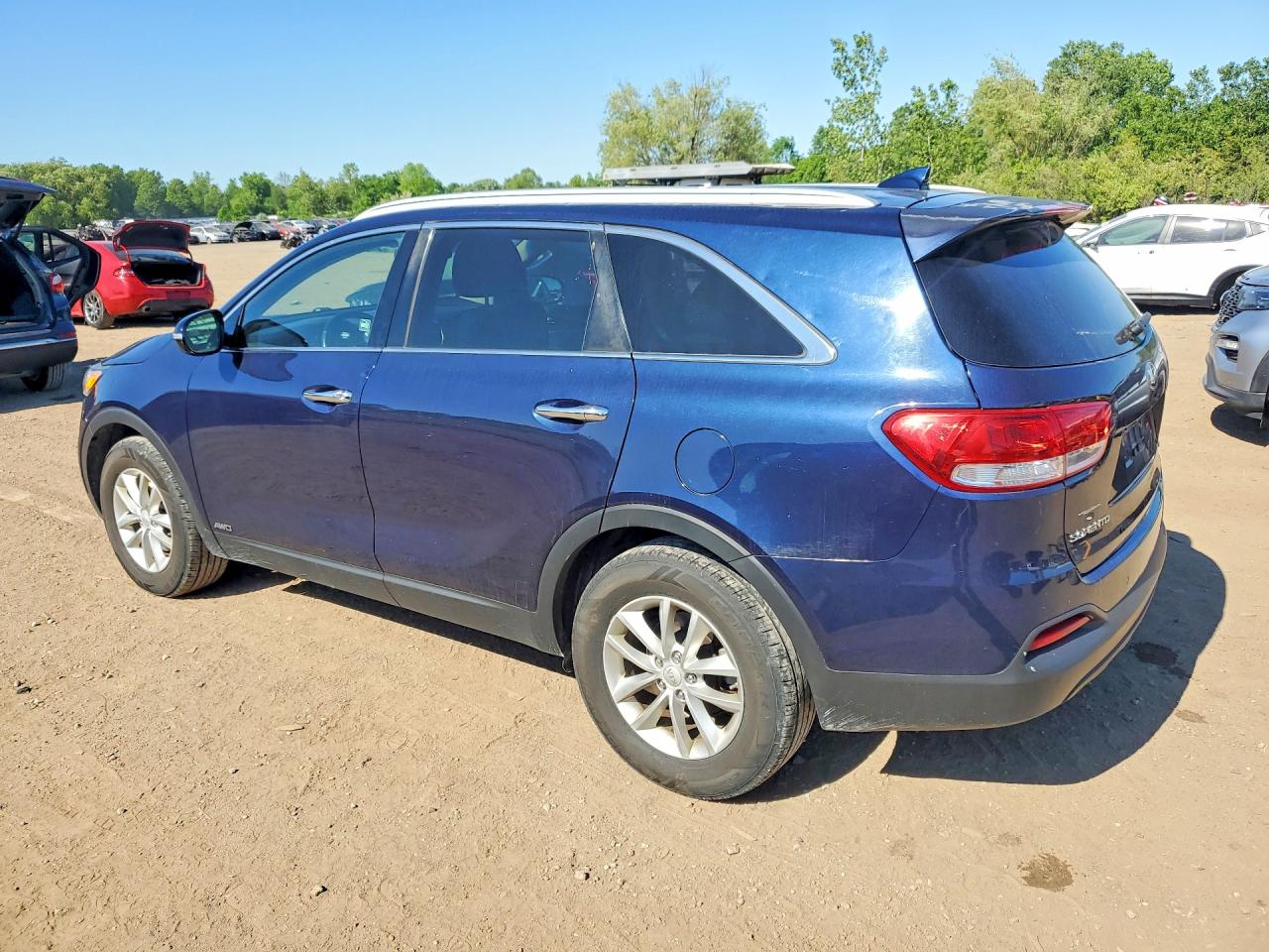 2016 KIA SORENTO LX photo 4