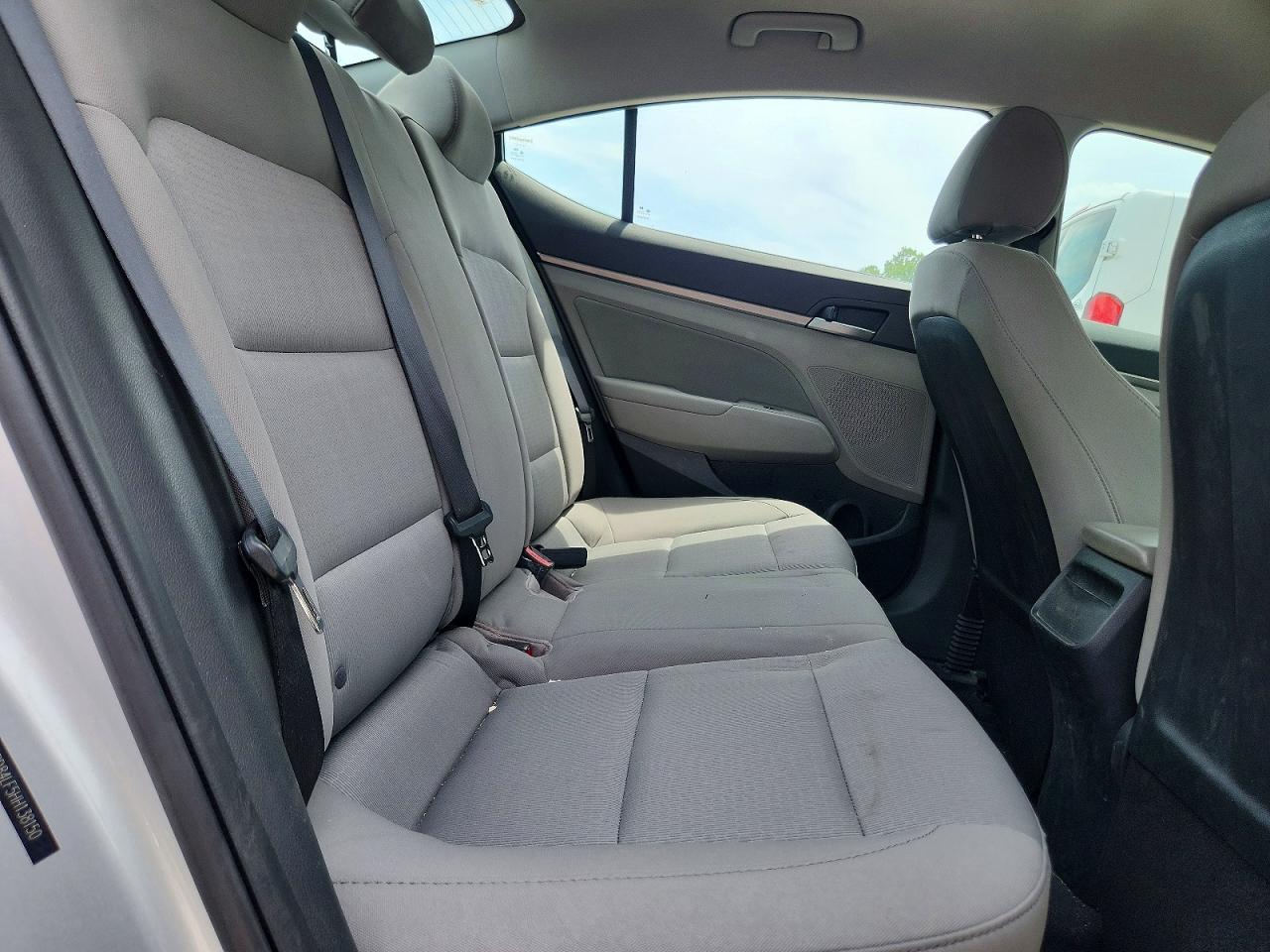 2017 HYUNDAI ELANTRA SE photo 19