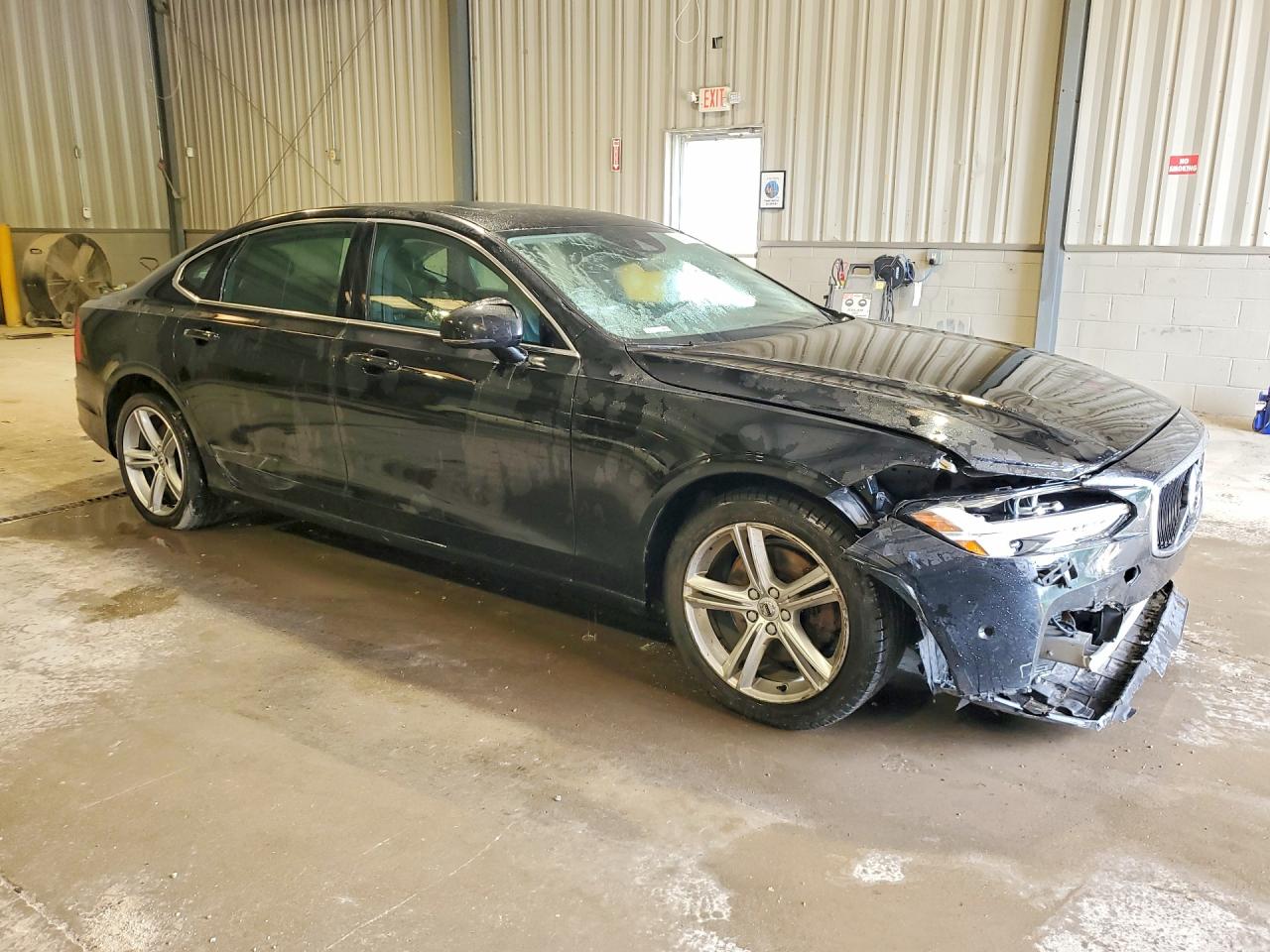 2018 VOLVO S90 T5 MOMENTUM photo 4