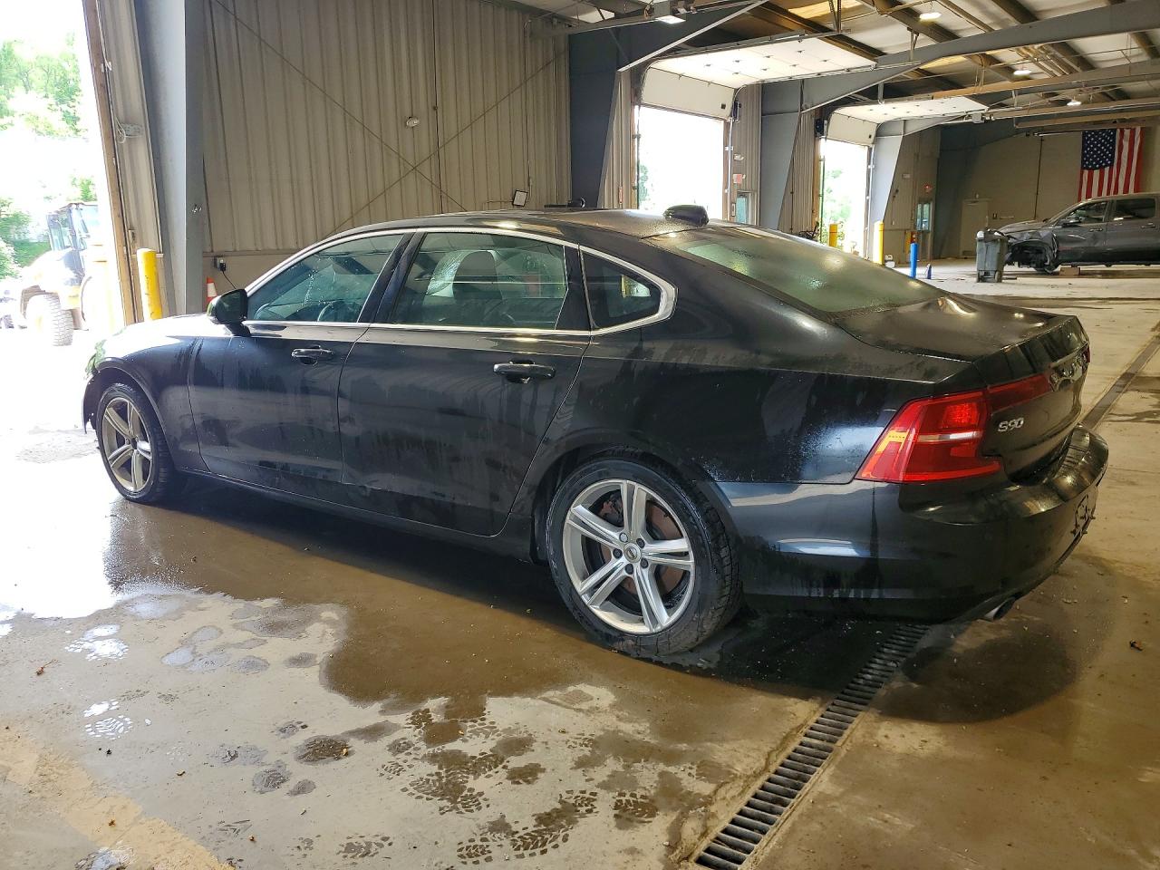 2018 VOLVO S90 T5 MOMENTUM photo 2
