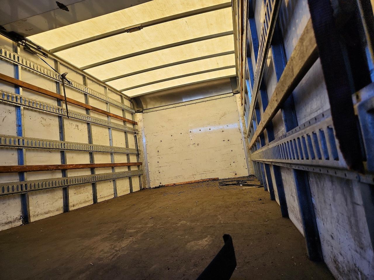 2016 GMC SAVANA BOX TRUCK photo 28