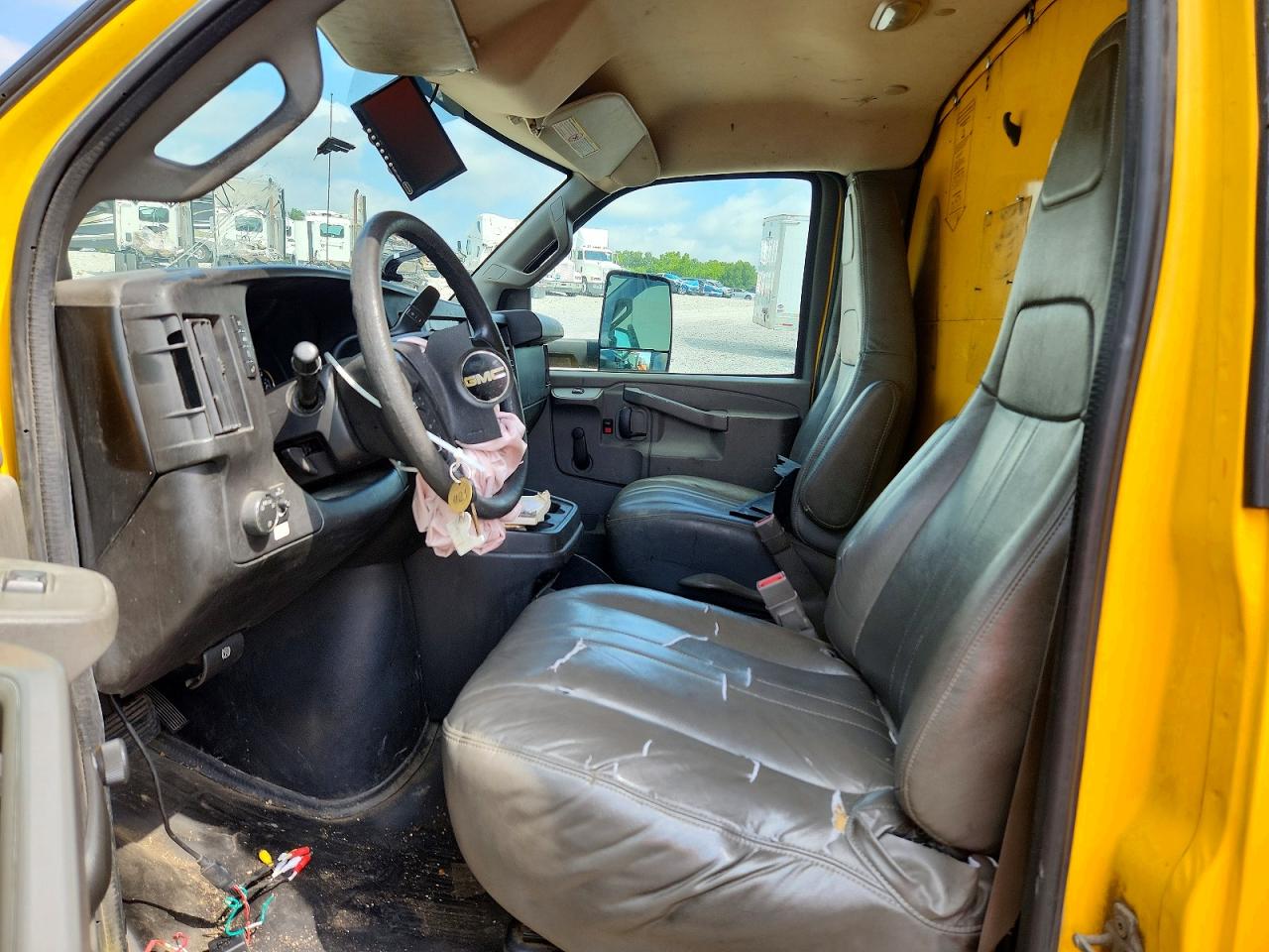 2016 GMC SAVANA BOX TRUCK photo 19