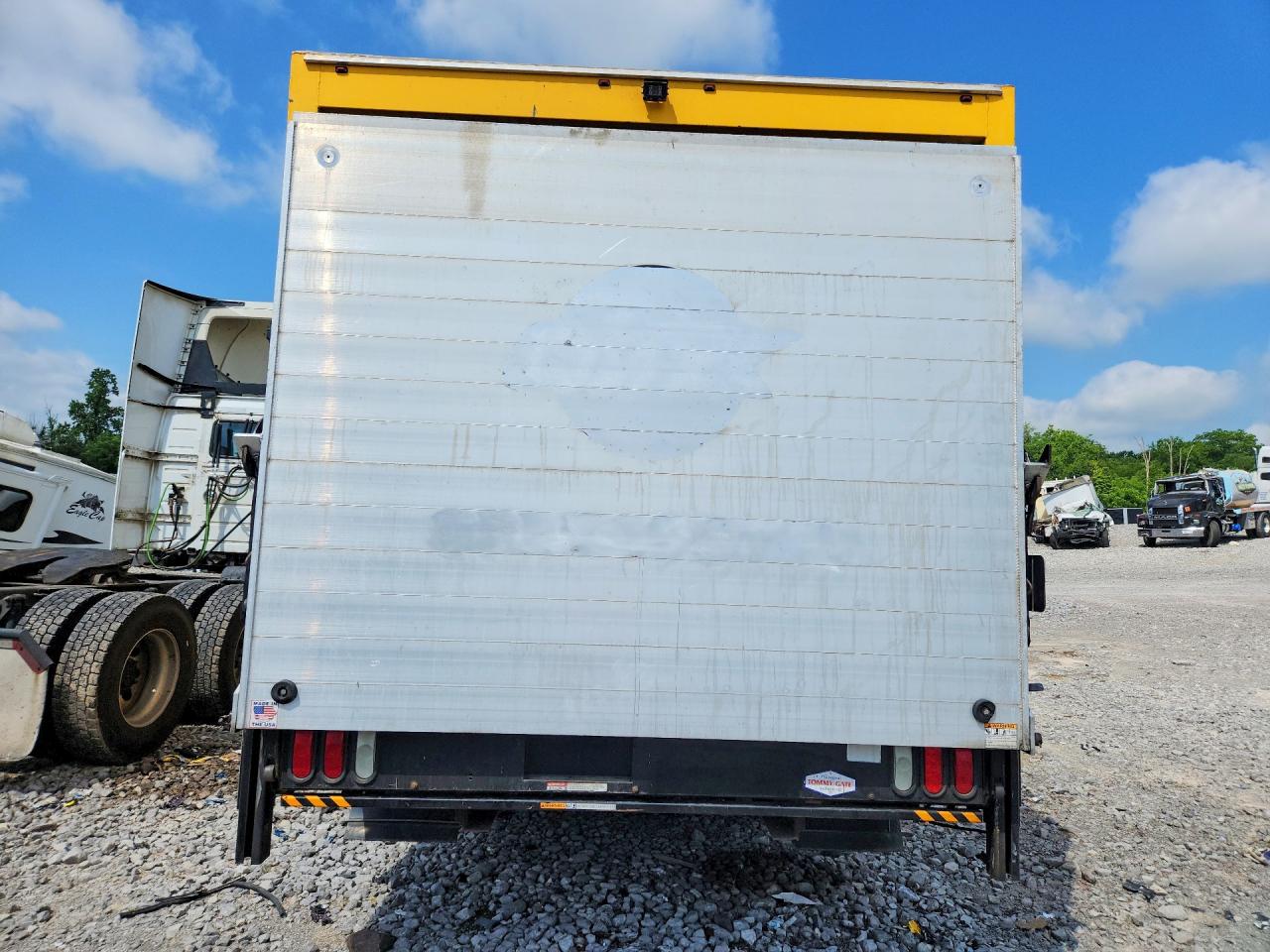 2016 GMC SAVANA BOX TRUCK photo 16