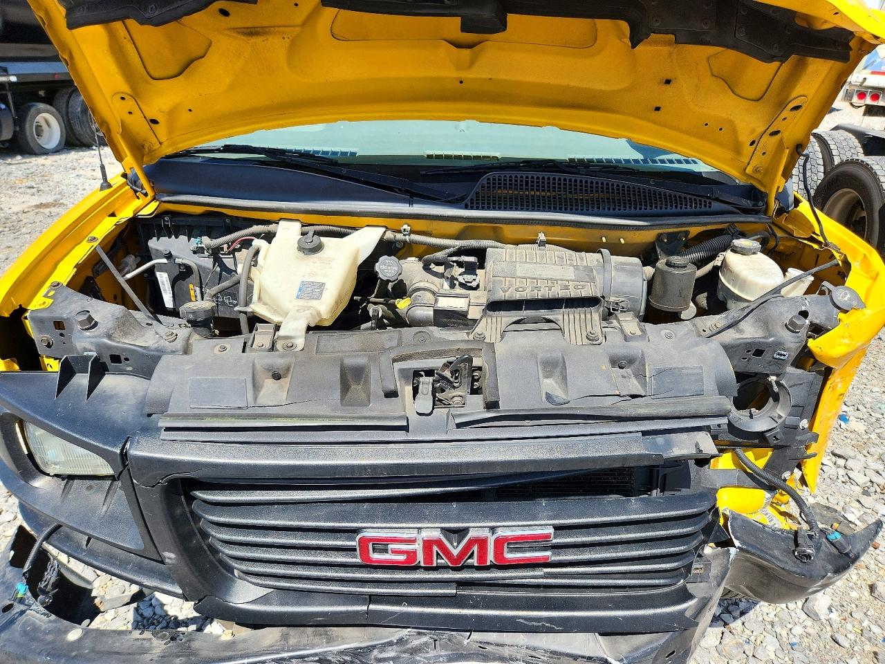 2016 GMC SAVANA BOX TRUCK photo 34