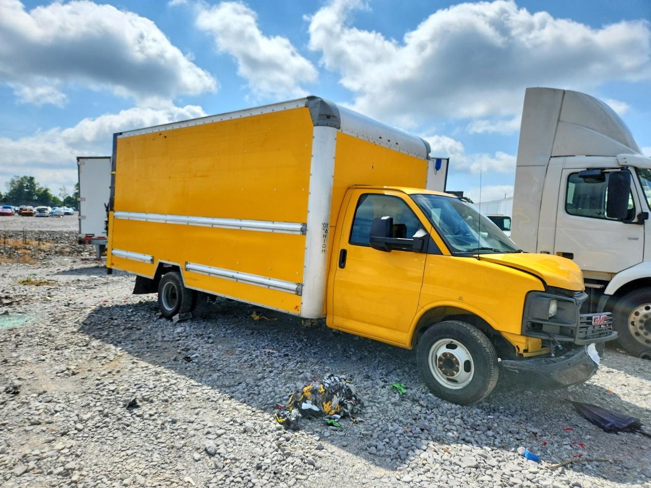 2016 GMC SAVANA BOX TRUCK photo 10