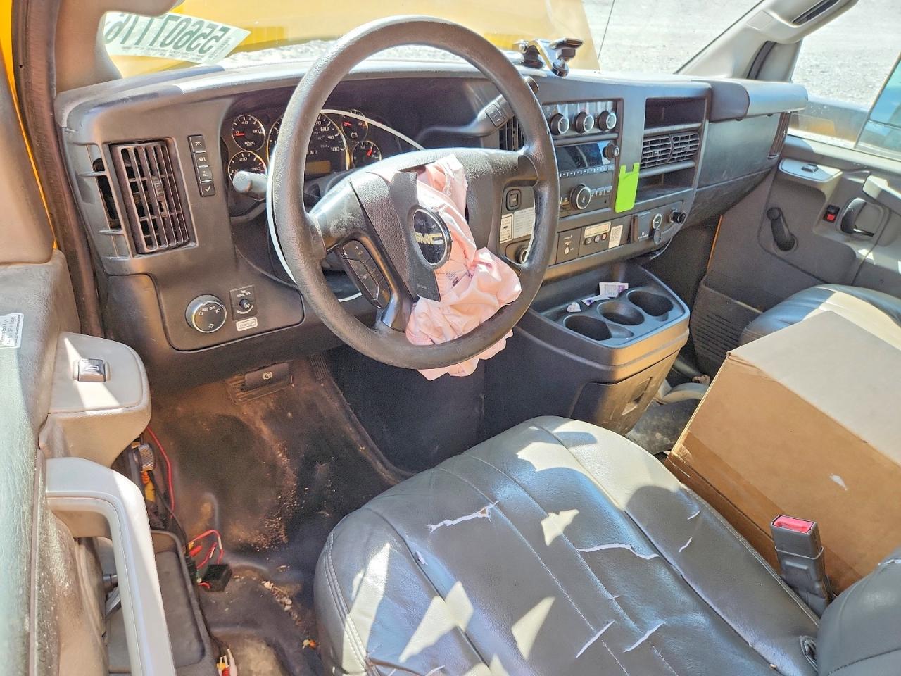 2016 GMC SAVANA BOX TRUCK photo 22