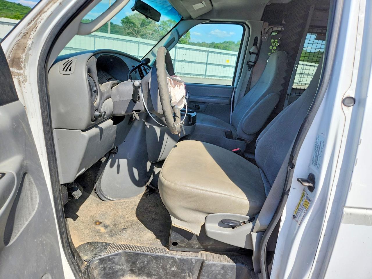 2007 FORD E250 DELIVERY VAN photo 13