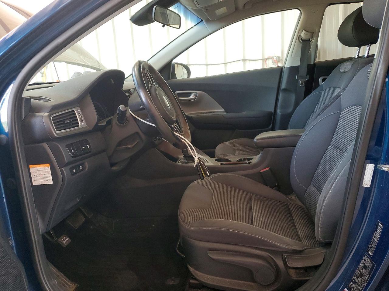 2017 KIA NIRO LX photo 19