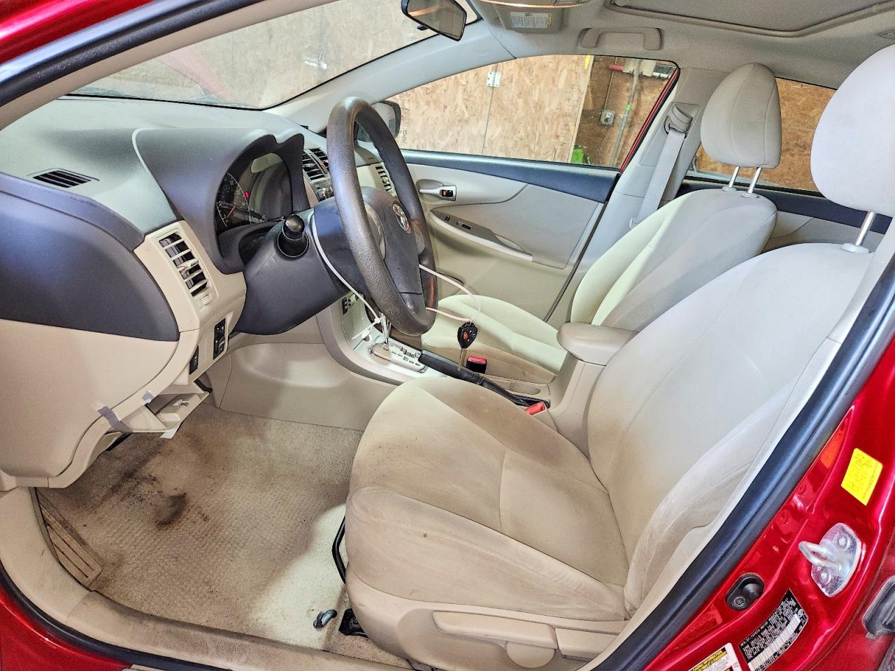 2011 TOYOTA COROLLA LE photo 19