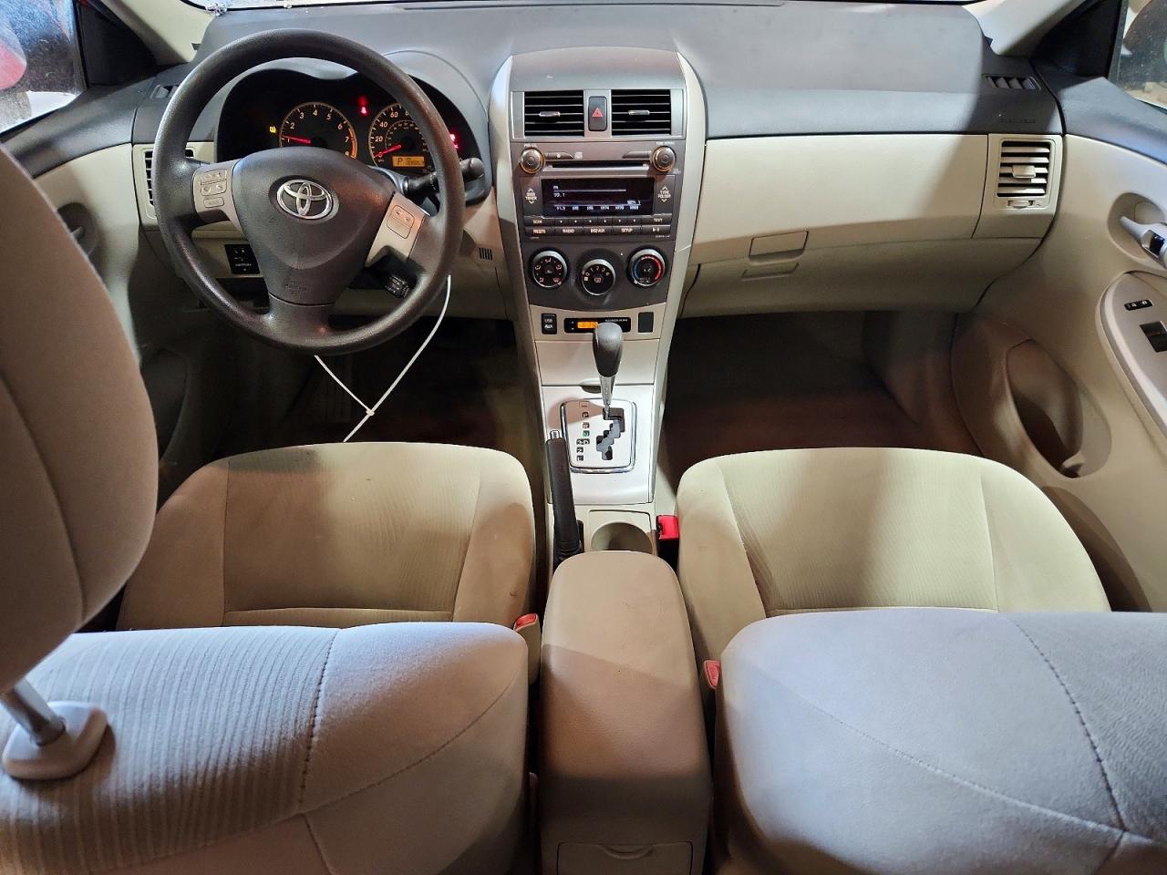 2011 TOYOTA COROLLA LE photo 22