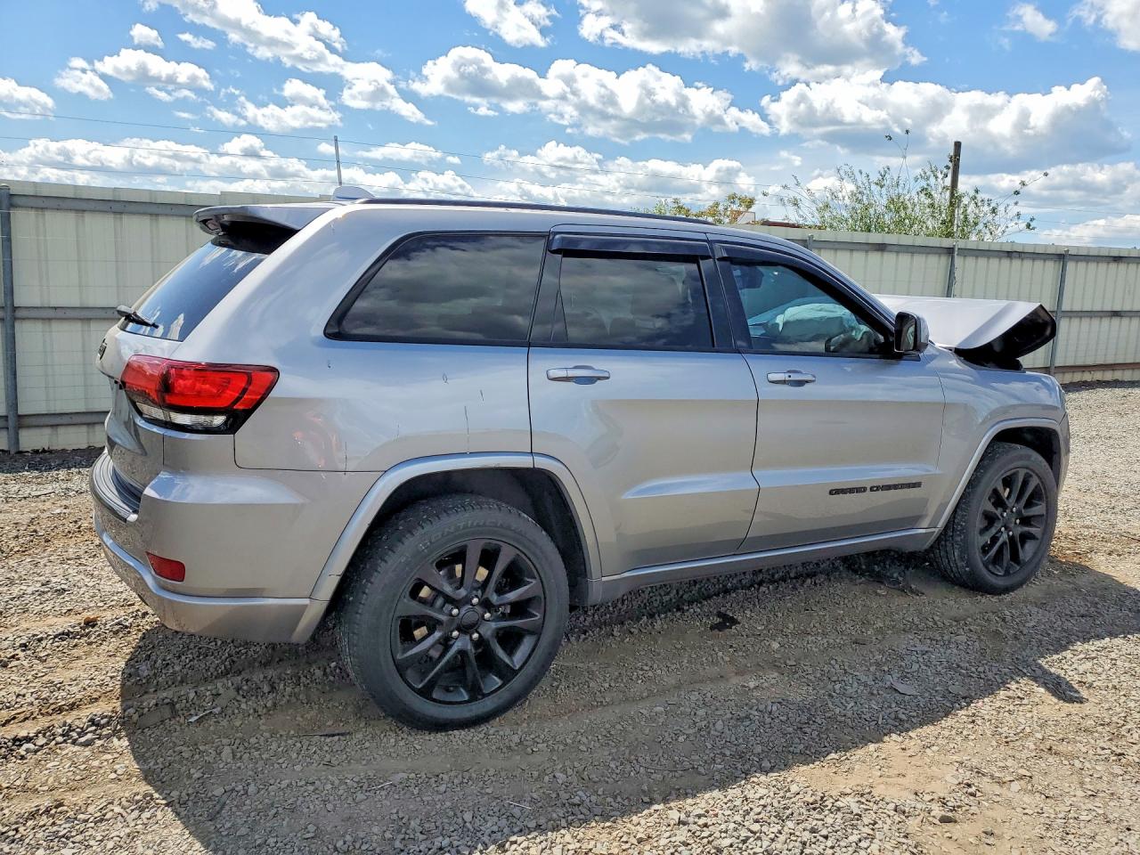 2018 JEEP GRAND CHEROKEE LAREDO photo 3