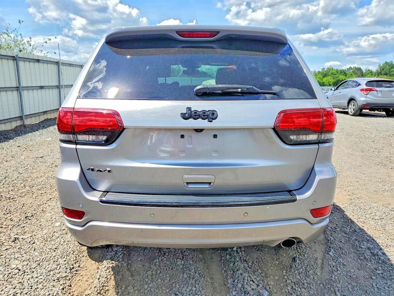 2018 JEEP GRAND CHEROKEE LAREDO photo 6
