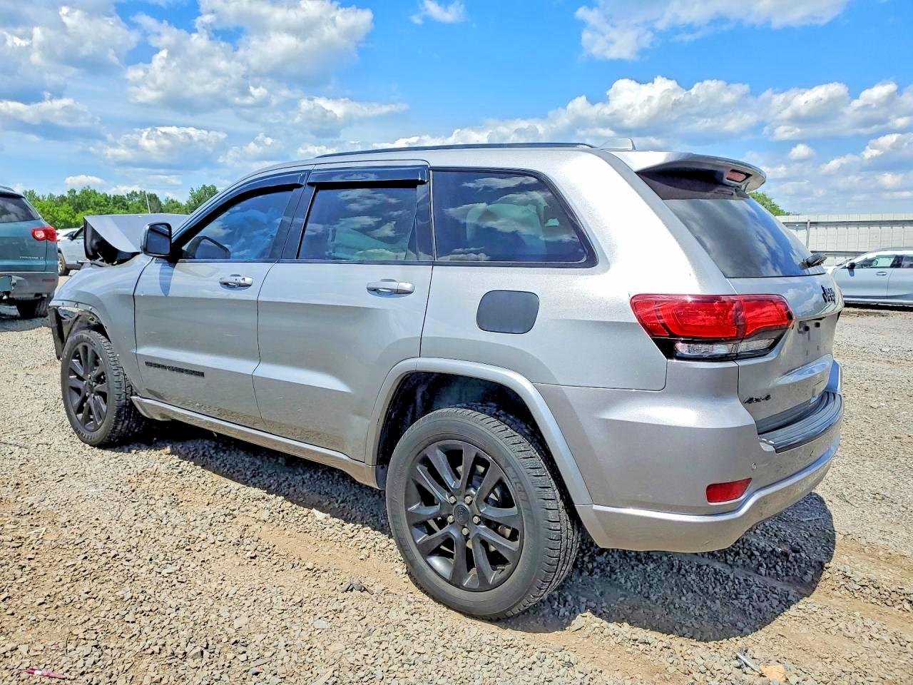 2018 JEEP GRAND CHEROKEE LAREDO photo 2