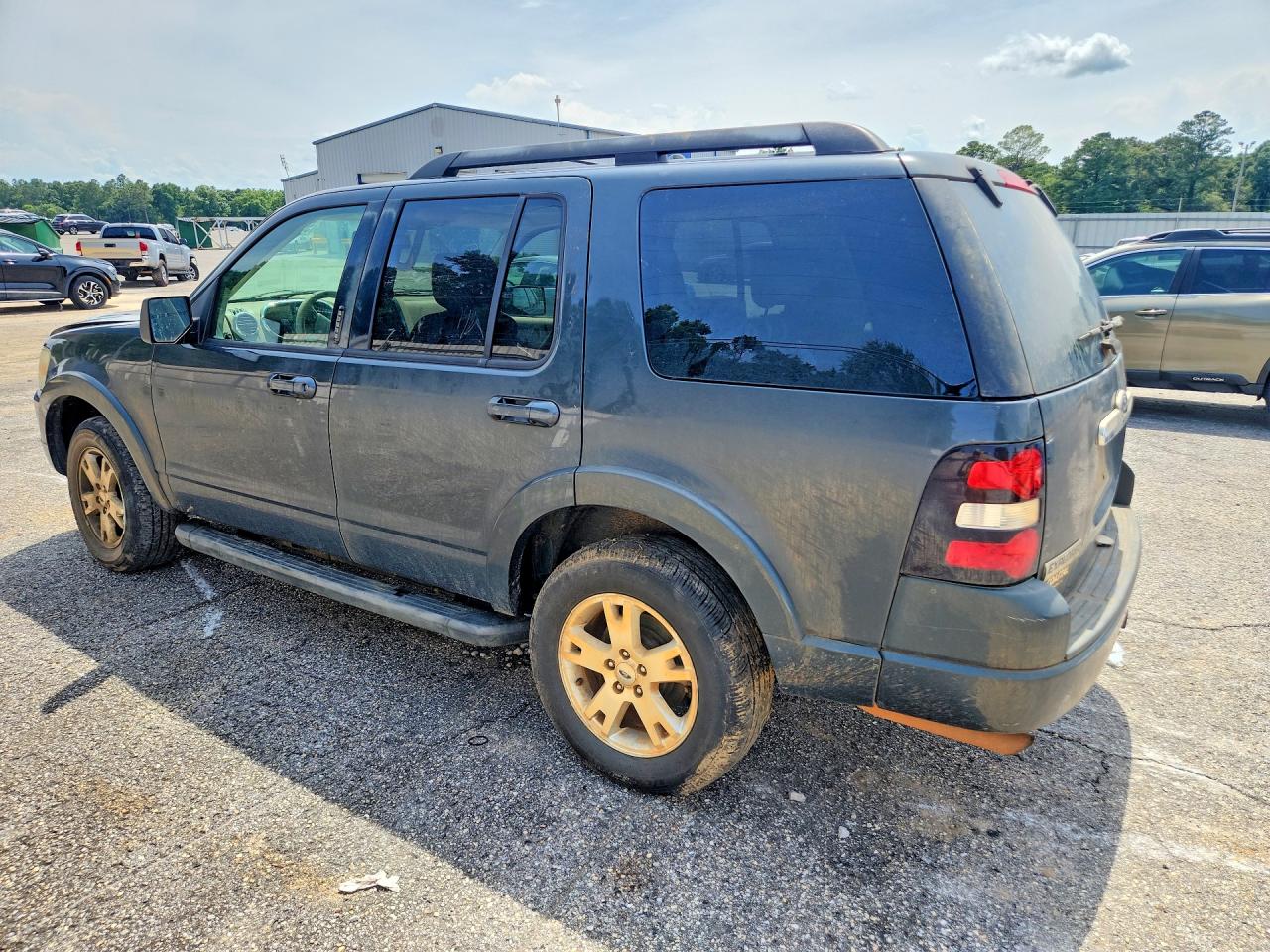 2010 FORD EXPLORER XLT photo 4