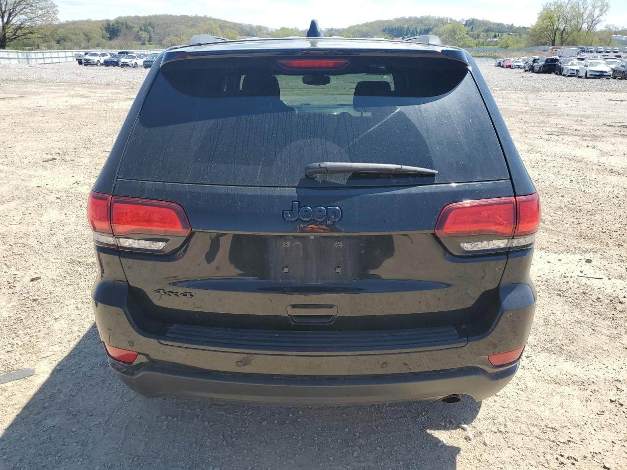 2018 JEEP GRAND CHEROKEE LAREDO photo 11