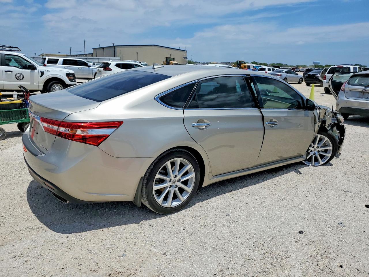 2013 TOYOTA AVALON LIMITED photo 3