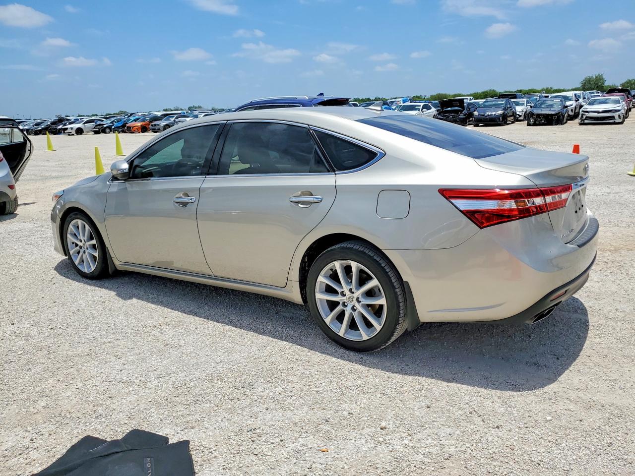 2013 TOYOTA AVALON LIMITED photo 2