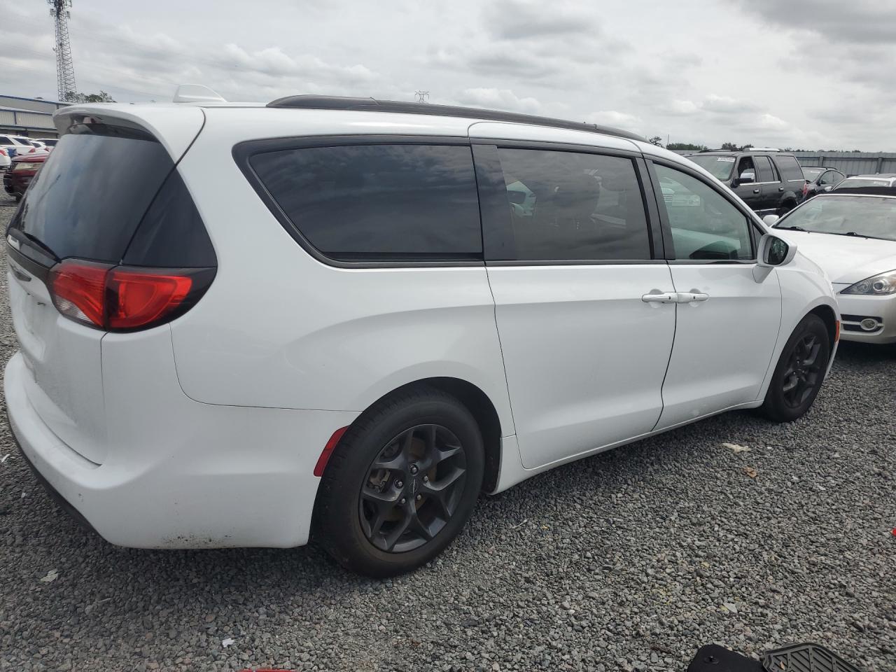 2019 CHRYSLER PACIFICA TOURING L photo 5