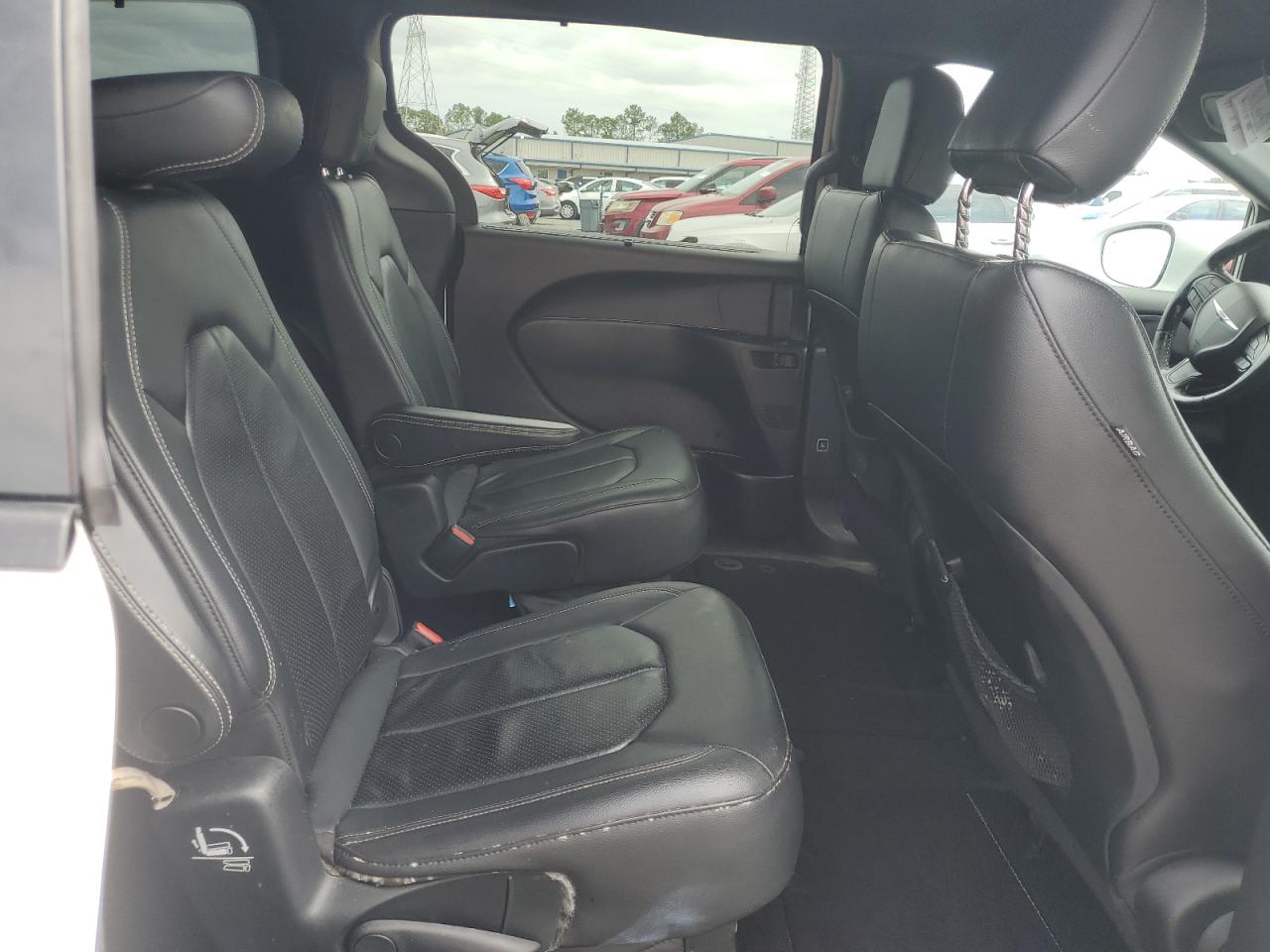 2019 CHRYSLER PACIFICA TOURING L photo 21